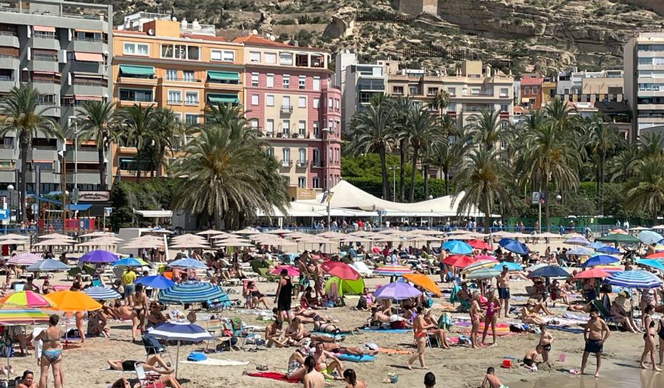 beach in Spain with many people in swimsuits