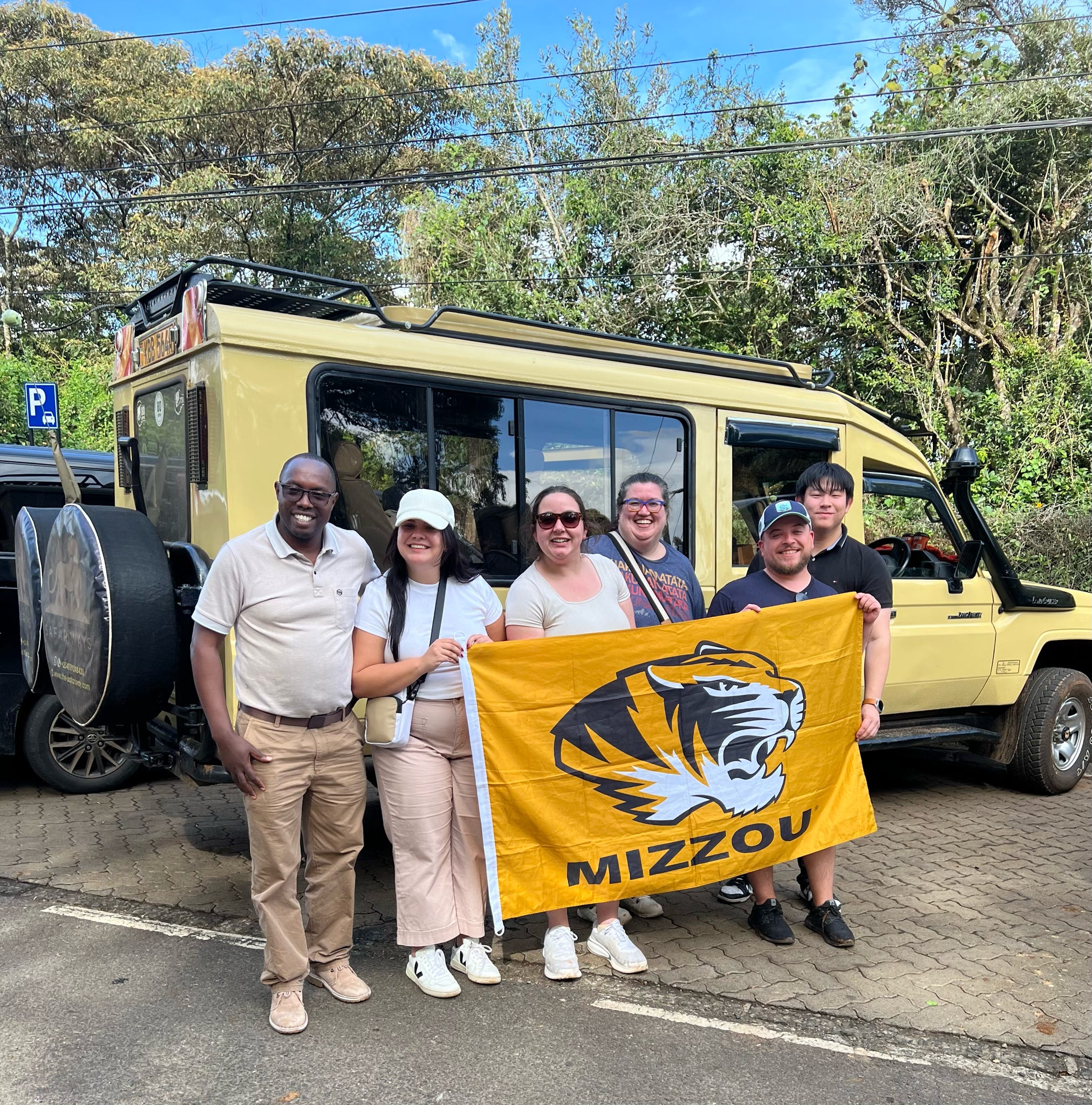 Image: students touring Kenya