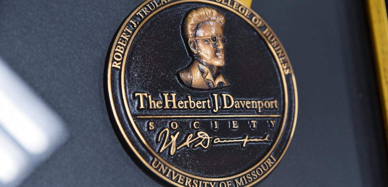 Image: Davenport medallion 