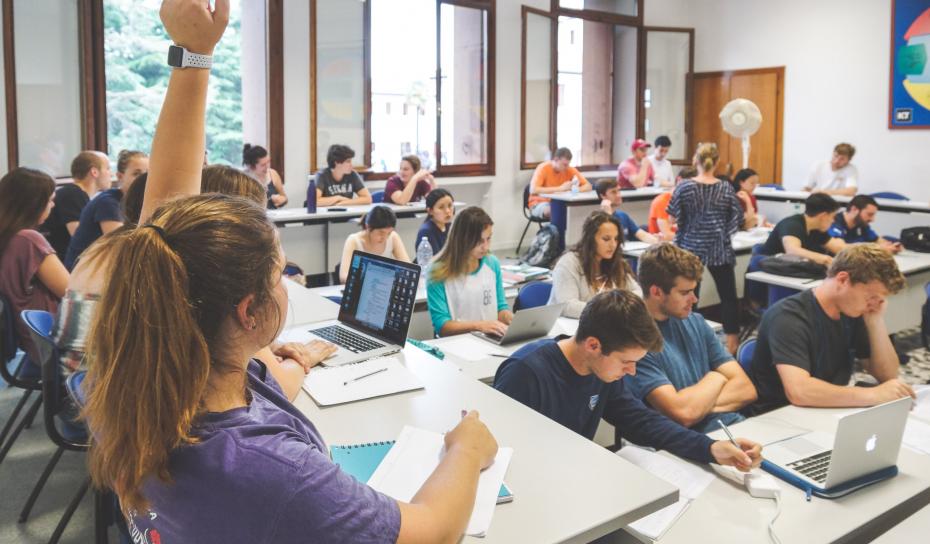 Image: CIMBA students in a classroom