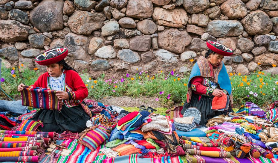 Women selling handcrafted items Peru