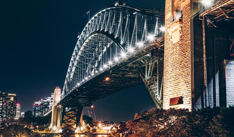 Night view of Sydney Bridge