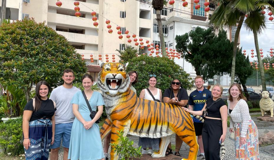 Students in front of a tiger sculpture