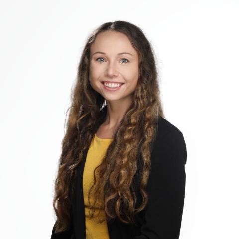 Brooke Robbins headshot