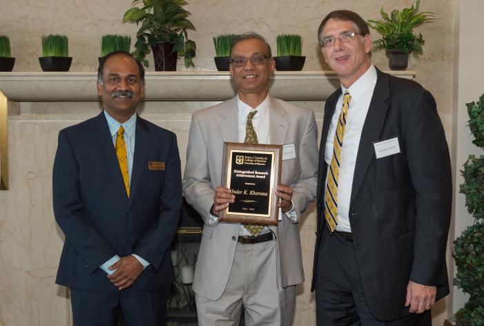 Image: Khurana receiving the Distinguished Research Achievement Award  